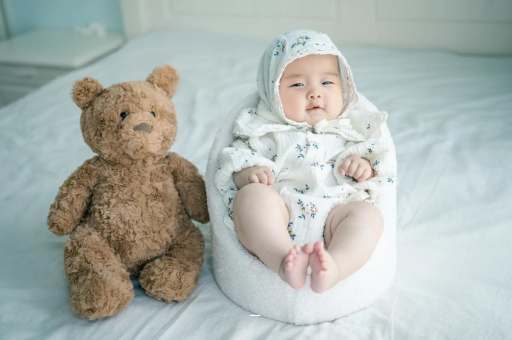 和县宝宝挠耳朵是怎么回事